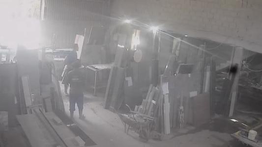 Vídeo mostra momento em que suspeito invade marmoraria e mata colega de trabalho em BH