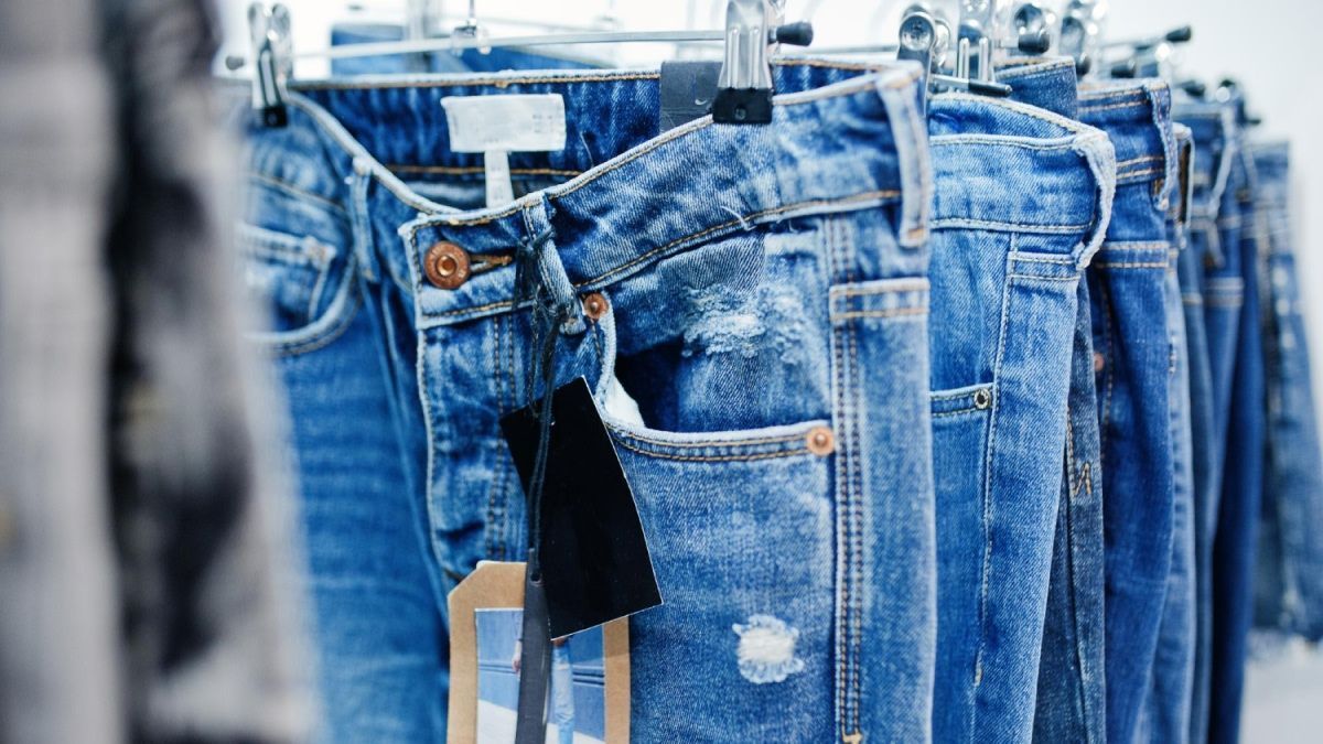 Trio é condenado por roubo de 755 calças jeans na região do Brás, em São Paulo