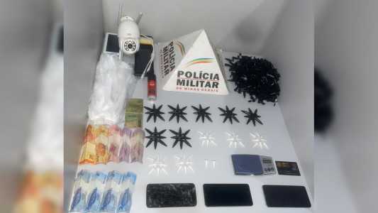 'Loira do pó' e comparsa são presos suspeitos de tráfico de drogas na Grande BH
