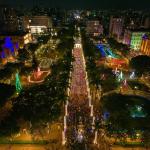 Luzes de Natal são acesas na Praça da Liberdade, em BH, e encantam visitantes; veja imagens