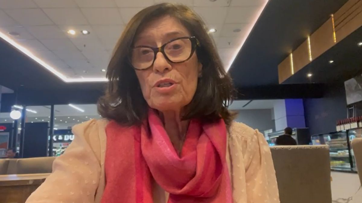 Ex-deputada retirada de voo após usar almofada se revolta : 'Uma barbaridade'