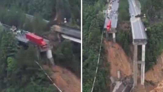 Caminhão ficou com a cabine suspensa após queda de ponte