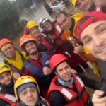 Barco de MC Gui afunda no RS, e cantor precisa ser resgatado por Bombeiros