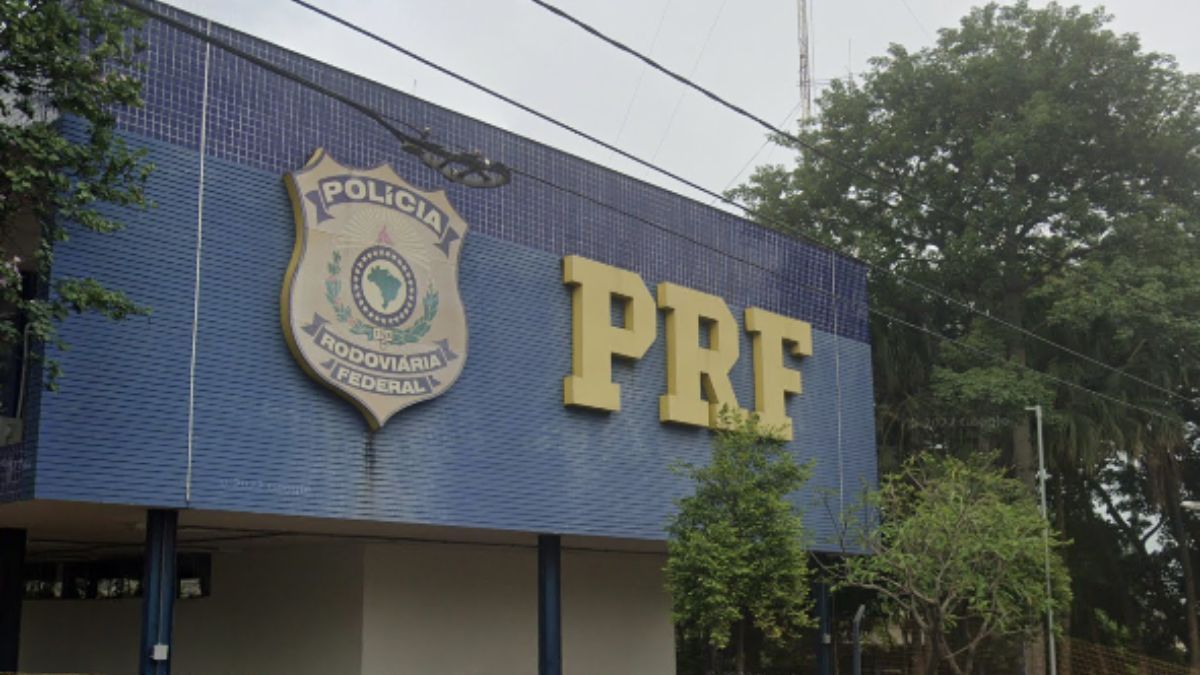Jovem morre após colidir com carreta na BR-116 em Muriaé (MG)