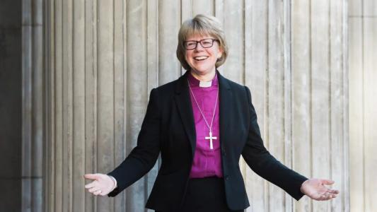 Sarah Mullally foi nomeada arcebispa da Igreja Anglicana