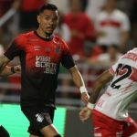 Athletico-PR quebra jejum de sete jogos e vence CRB pela Série B