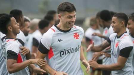 Capasso deve desfalcar o Vasco diante do Goiás