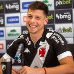 Capasso começa a ganhar espaço e vira titular no Vasco