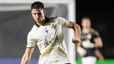 Capasso volta a ser titular no Vasco diante do Corinthians