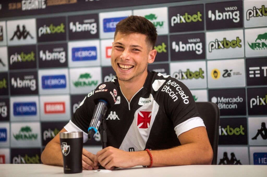 Técnico interino do Vasco é direto sobre a situação de Manuel Capasso