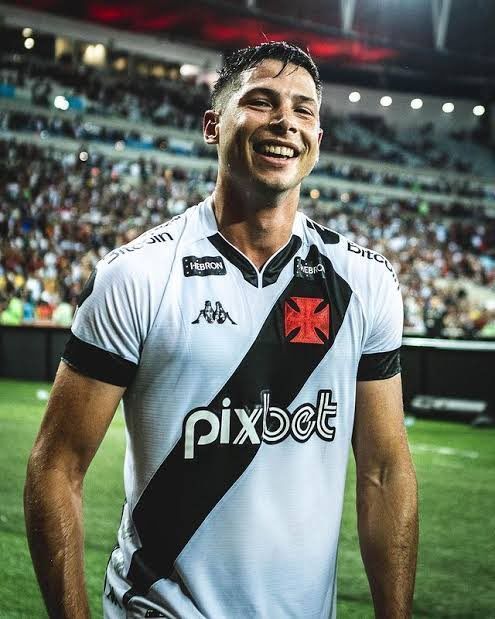 Vasco relaciona zagueiro para apenas uma partida pensando no futuro; entenda