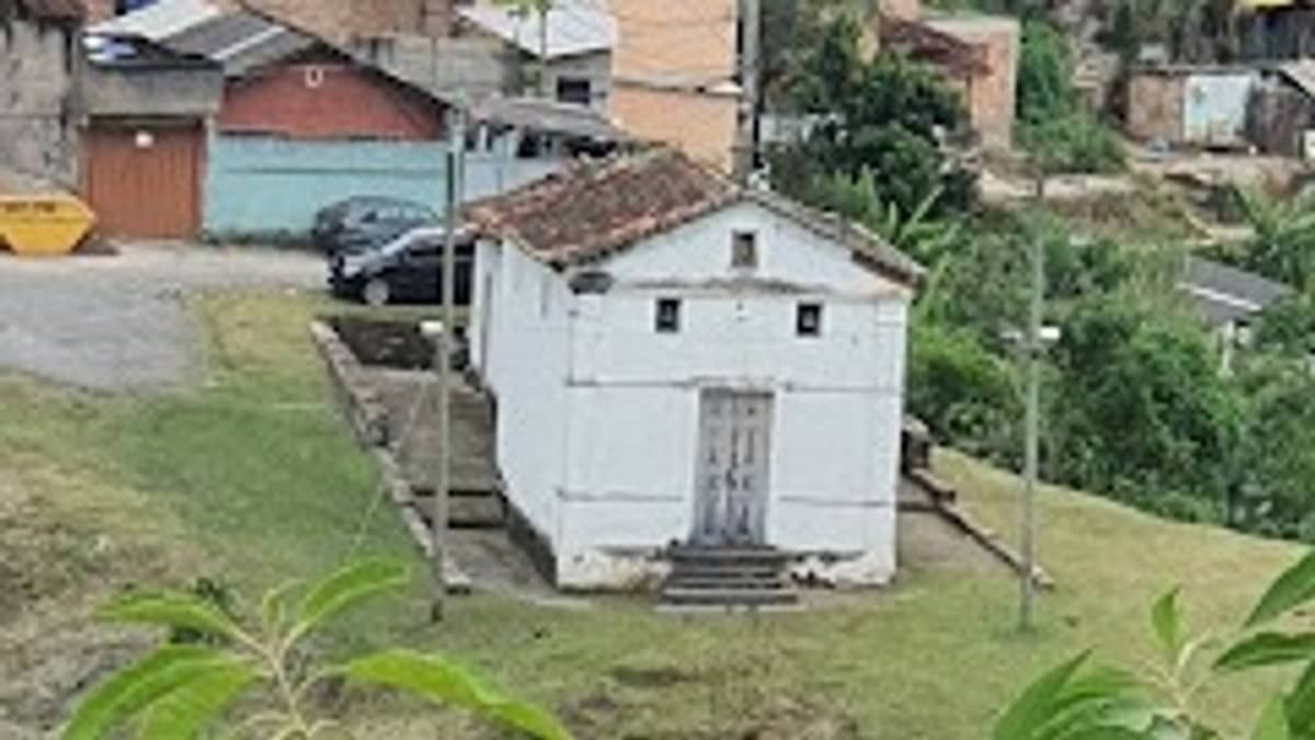 Moradores denunciam atraso na entrega da reforma da Capela de Santo Antônio em Mariana e prefeitura responde 