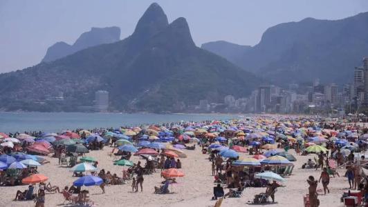 Capital carioca teve dia de forte calor e praias movimentadas