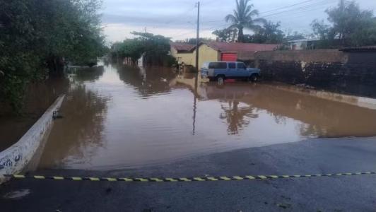 Alagamento após temporal em Capitão Enéas; no Norte de Minas