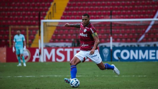 Capitão Titi na derrota do Fortaleza para o Estudiantes de Mérida, 1 a 0