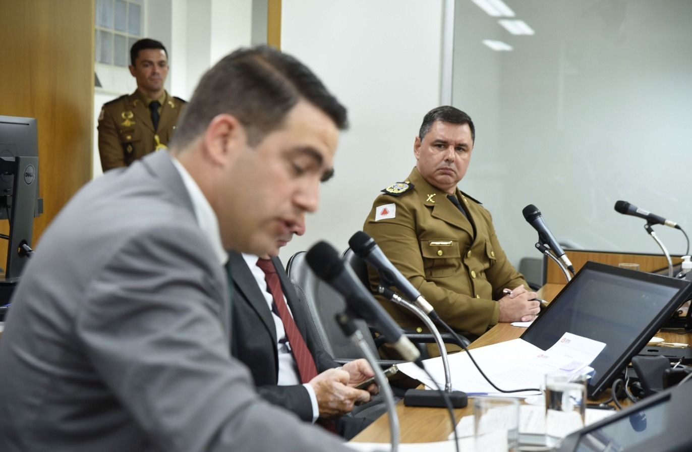Após 'atrito' em audiência pública, deputado pede saída de comandante da PM; entenda