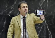 Não convidado, Caporezzo reage a encontro de Nikolas com a segurança pública