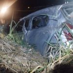 Três pessoas ficam feridas em capotamento na BR-116, em Leopoldina (MG)