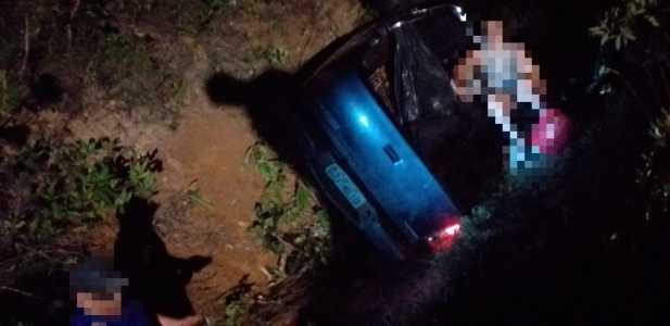 Caminhonete tombada em Olhos D’Água