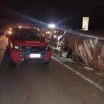 Motorista morre após carreta capotar na BR-381, em Carmópolis de Minas, na região Centro-Oeste