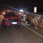 Motorista morre após carreta capotar na BR-381, em Carmópolis de Minas, na região Centro-Oeste