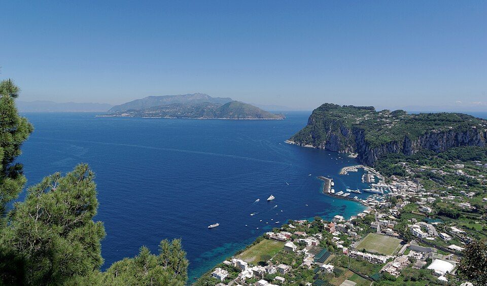 Proíbido guarda-chuvas? Entenda as novas regras turísticas de Ilha Italiana