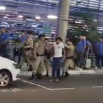 Bahia desembarca sob protestos em Salvador; polícia dispara balas de borracha