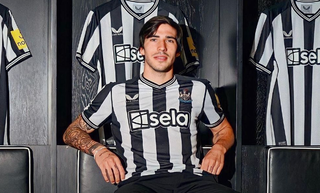 Newcastle anuncia contratação de jogador italiano mais caro da história