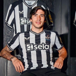 Newcastle anuncia contratação de jogador italiano mais caro da história