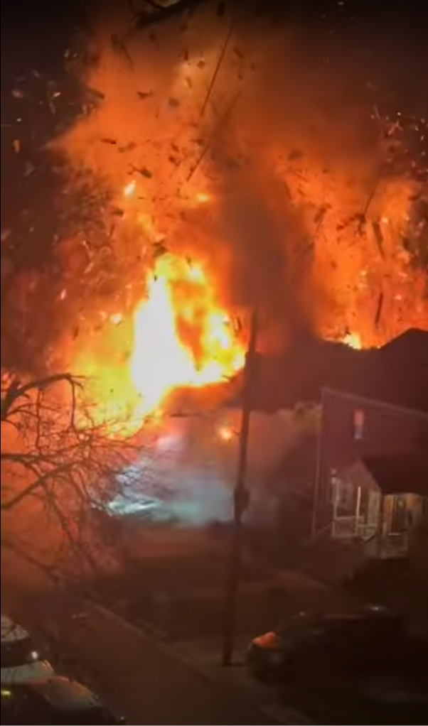 VÍDEO: explosão de grande escala atinge casa nos Estados Unidos