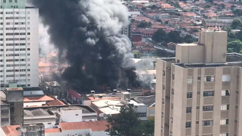 Incêndio de grandes proporções atinge Loja da Chohfi em Limeira, em São Paulo