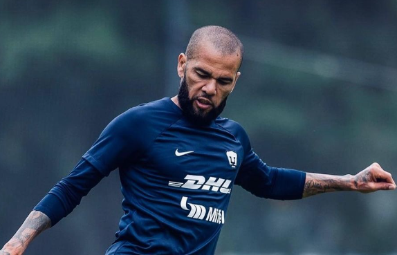 Caso Daniel Alves: acusação pede 12 anos de prisão ao ex-atleta