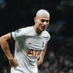 Richarlison acaba com jejum, marca dois e Tottenham volta a vencer no Inglês