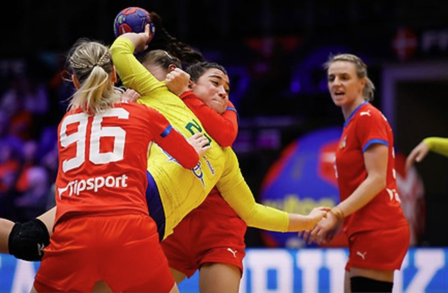 Brasil derrota a República Checa, mas é eliminado no Mundial de handebol feminino