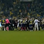 Presidente de clube agride árbitro com soco, e Campeonato Turco é suspenso