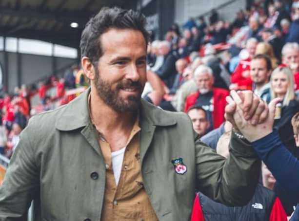 Ryan Reynolds salvou vida de esposa de jogador de clube inglês; entenda