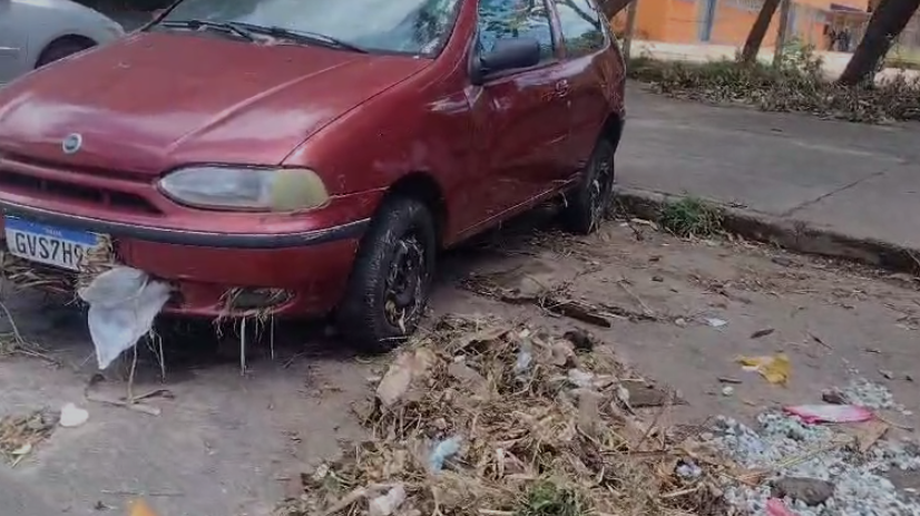 Vídeo: moradores do Barreiro, em BH, contabilizam prejuízos após temporal