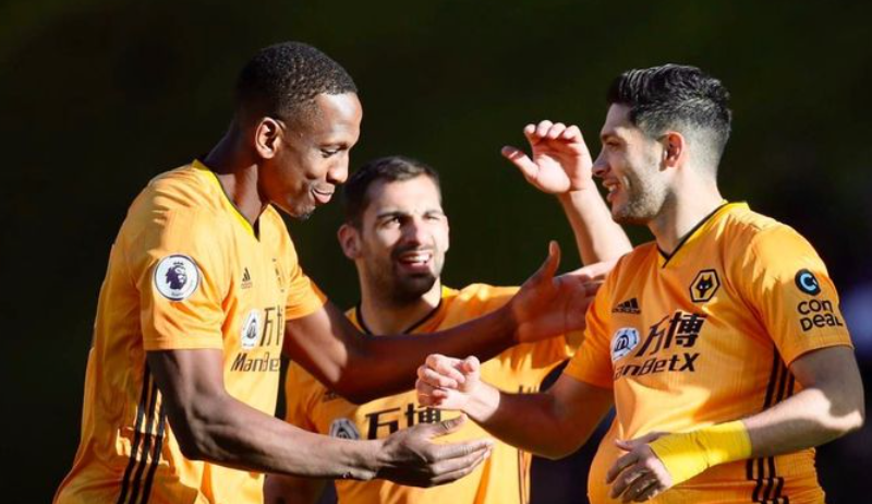 Jornal: jogador espanhol é suspenso após dar cotovelada em colega durante treino