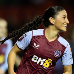 Após reclamações, fornecedora muda tecido de uniforme de clube inglês