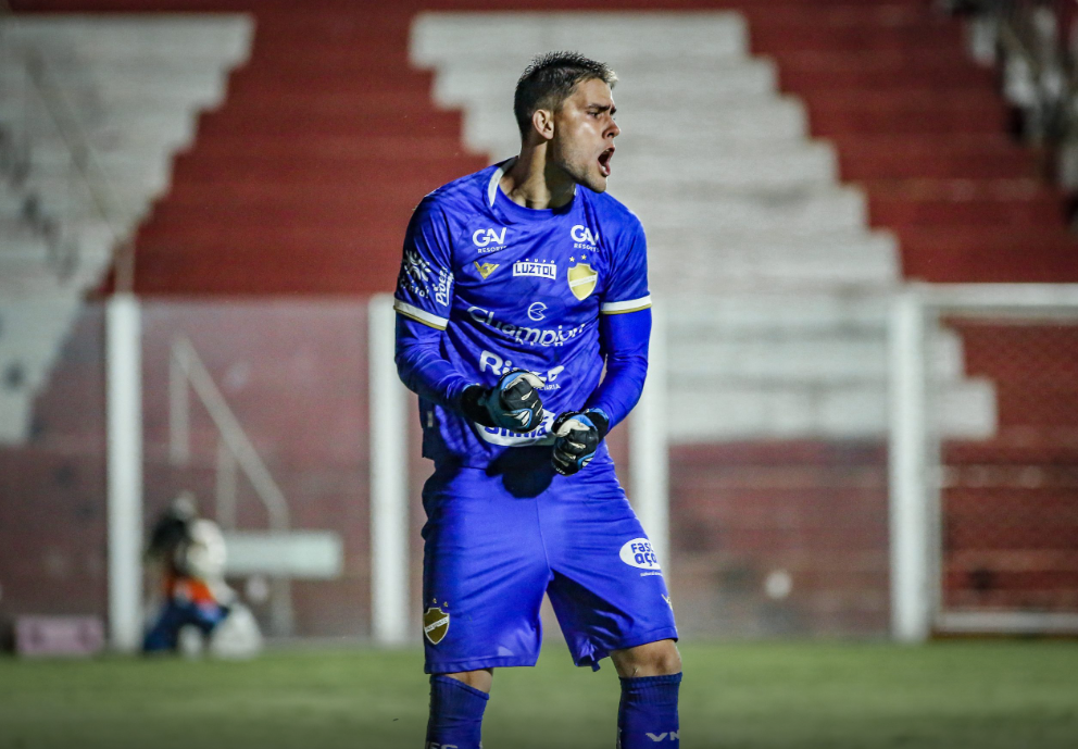 Bahia estende contrato com Dênis Júnior, e empresta goleiro a clube da Série B