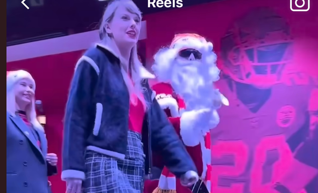 Taylor Swift acompanha jogo de Natal de Travis Kelce na NFL