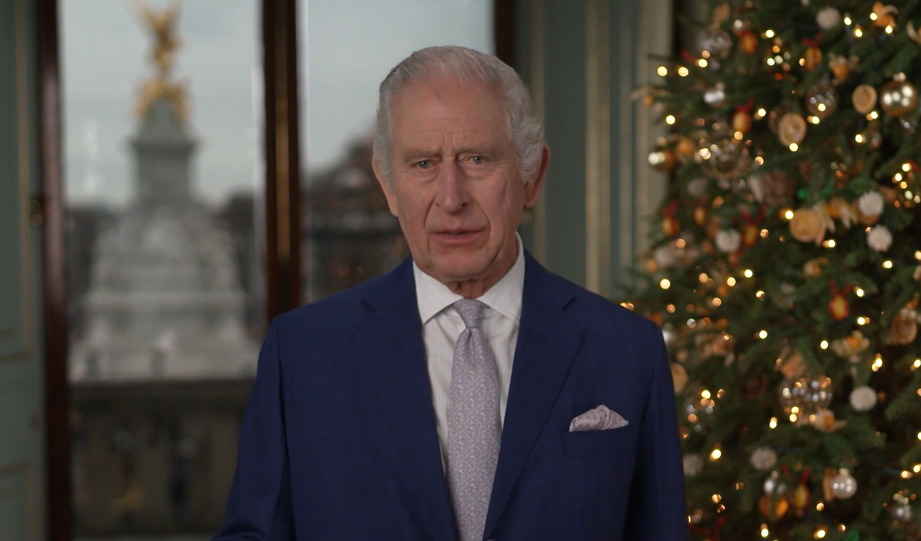No dia de Natal, rei Charles III destaca cuidado com planeta em vídeo sem imagens do filho Harry