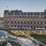 Chef estrelado é demitido de hotel de luxo na França após 'trote' humilhante