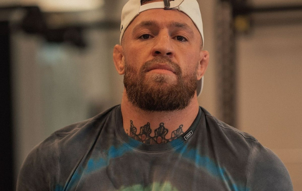 Conor McGregor revela acordo assinado para lutar em evento histórico do UFC; saiba quando
