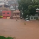 Moradores da Vila Morimbondo protestam após alagamento na noite de Réveillon