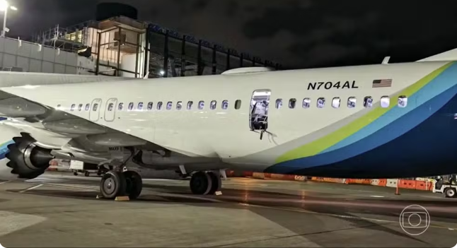 EUA suspendem voos de Boeings 737 MAX 9, após fuselagem se romper durante voo