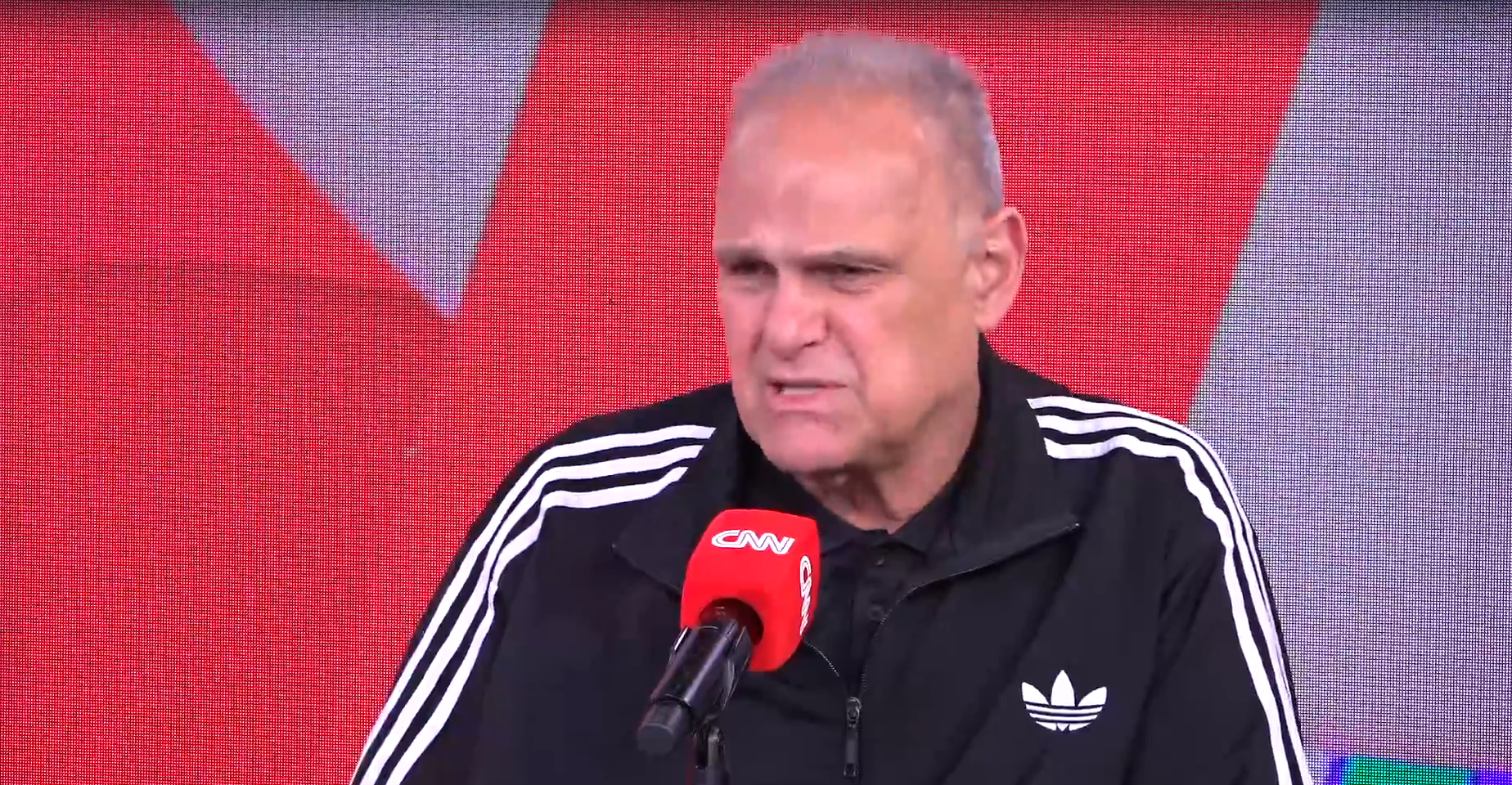 Oscar Schmidt vê 'falta de vontade de ganhar' no basquete do Brasil