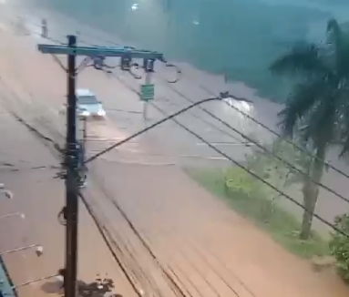 Chuva em Ubá, em MG, deixou onze pessoas desalojadas e muitos estragos