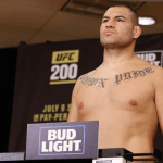Ex-campeão volta ao UFC com tornozeleira eletrônica após tentativa de homicídio