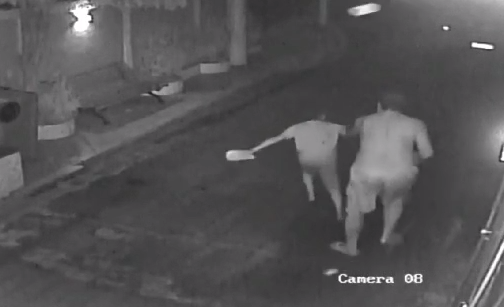 Menino de 8 anos apanha de vizinho por andar de patinete em condominío no Rio; veja vídeo
